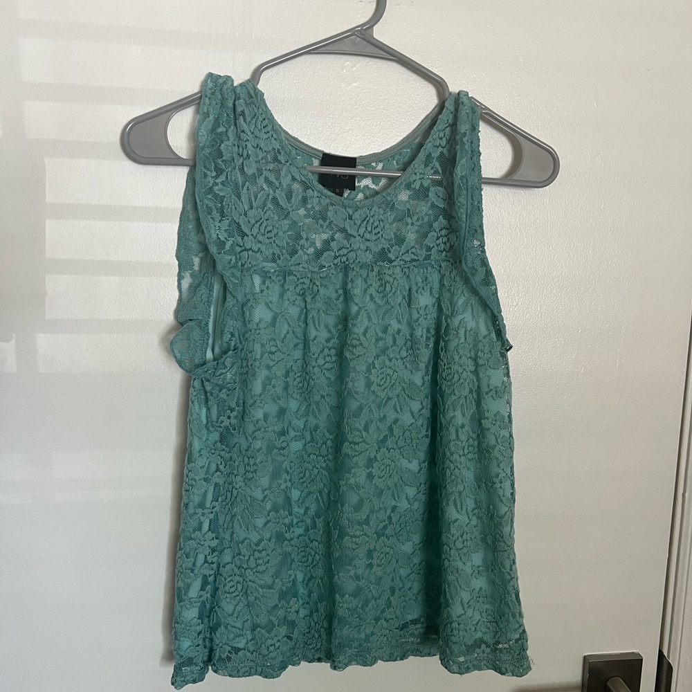 Lace Floral Tank 🤍